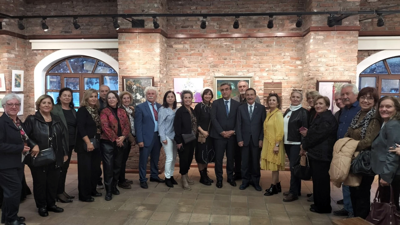 A mixed art exhibition by Nilgün Çevik and Alev Burhanoğlu opened in Eskişehir.